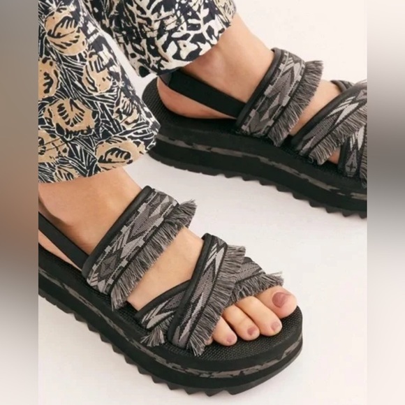 Free People x Teva Ceres Flatform Fringe Stappy Sandal Black boho size 9 - Picture 10 of 10